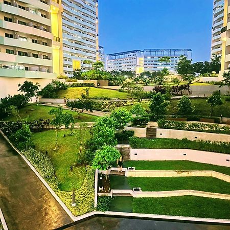 Acellyne'S Suites At The Residences At Commonwealth By Century Quezon City Exterior foto