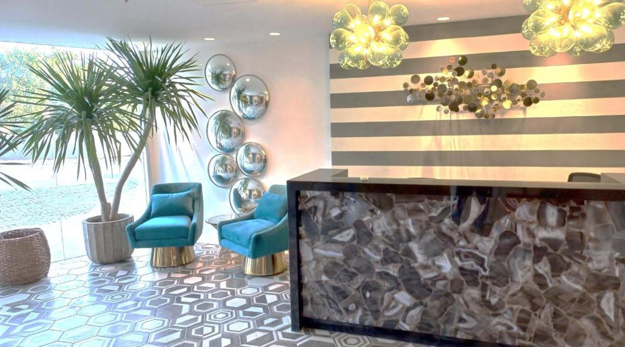 Acellyne'S Suites At The Residences At Commonwealth By Century Quezon City Exterior foto