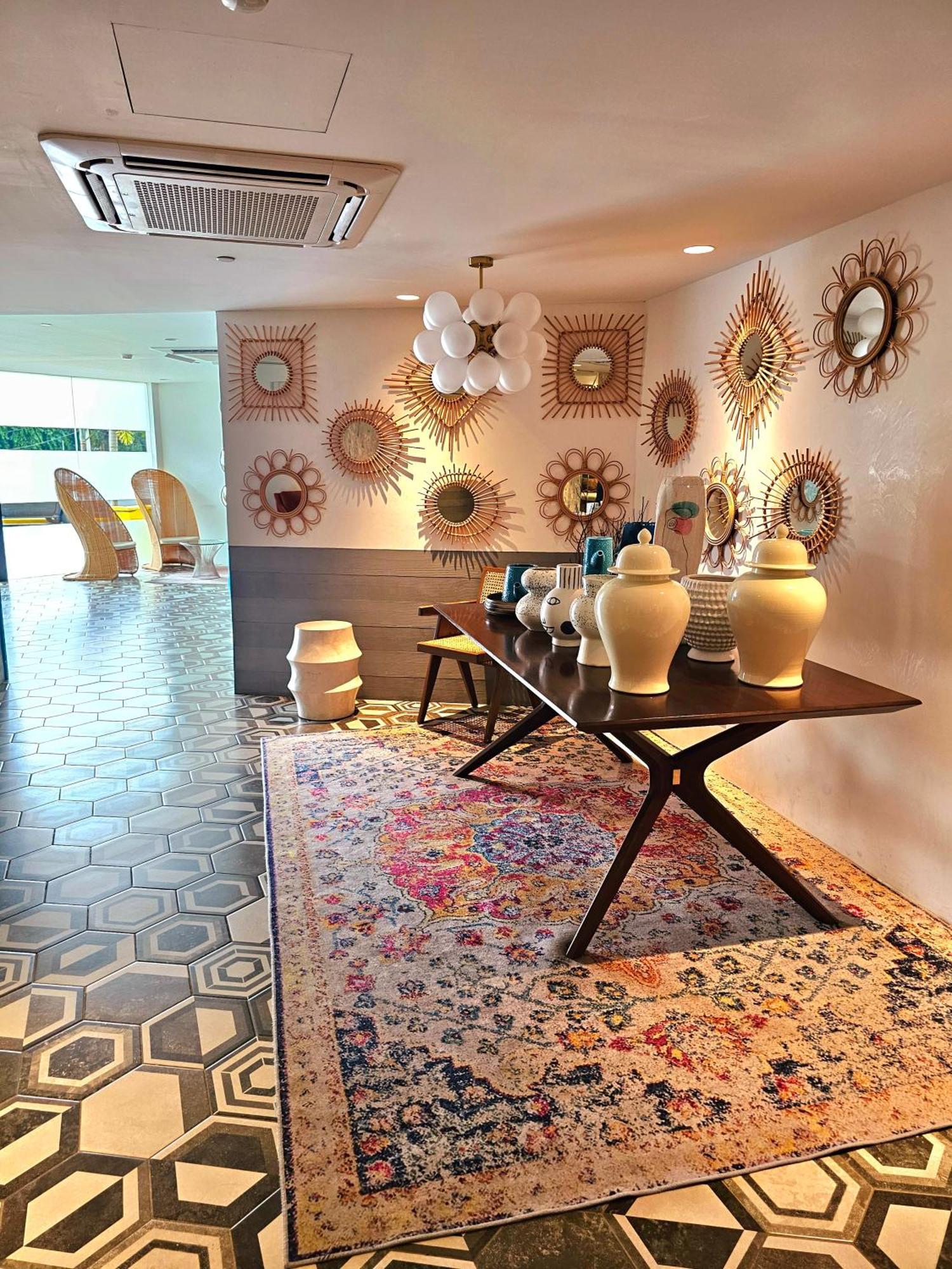 Acellyne'S Suites At The Residences At Commonwealth By Century Quezon City Exterior foto