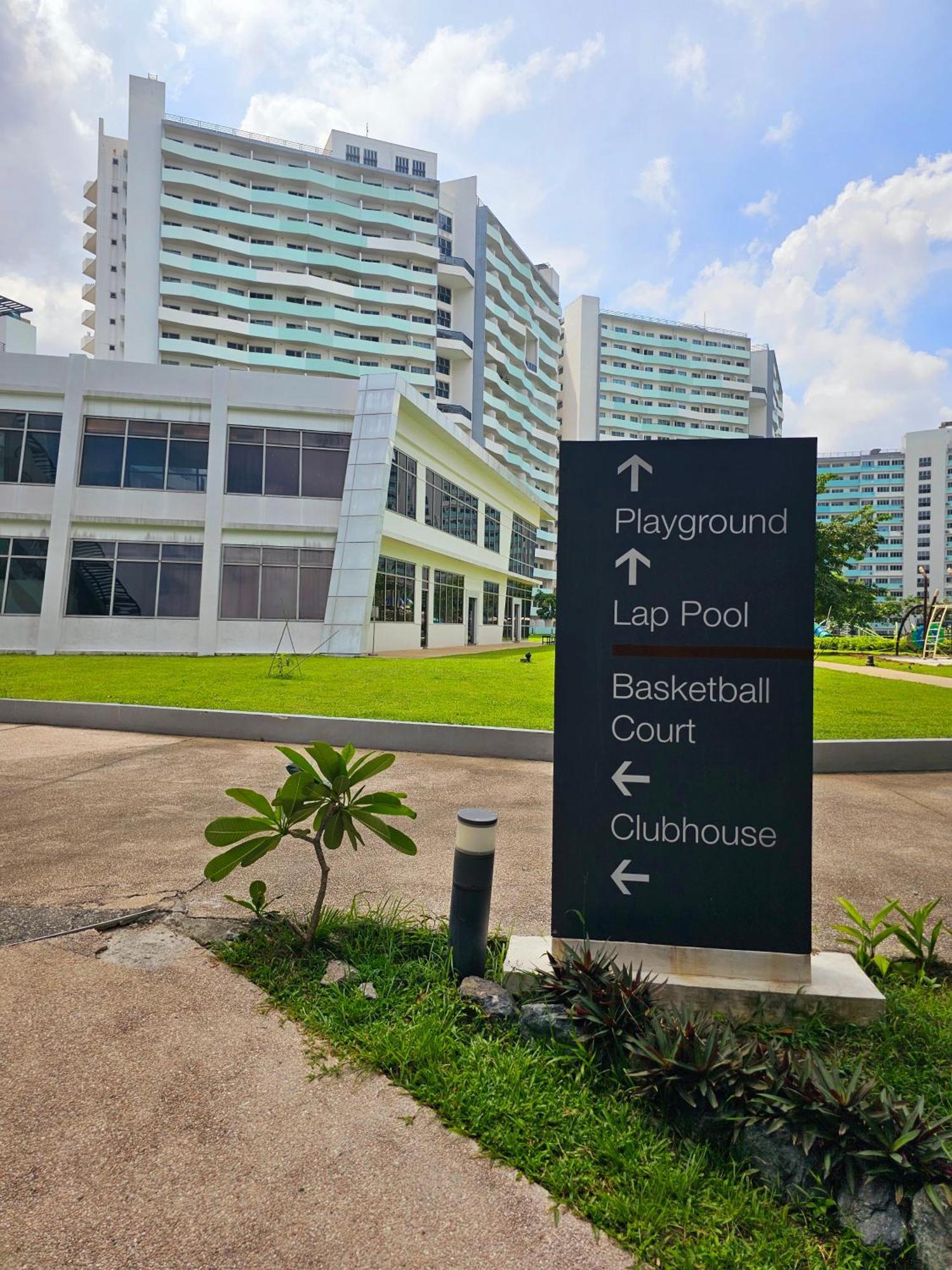 Acellyne'S Suites At The Residences At Commonwealth By Century Quezon City Exterior foto