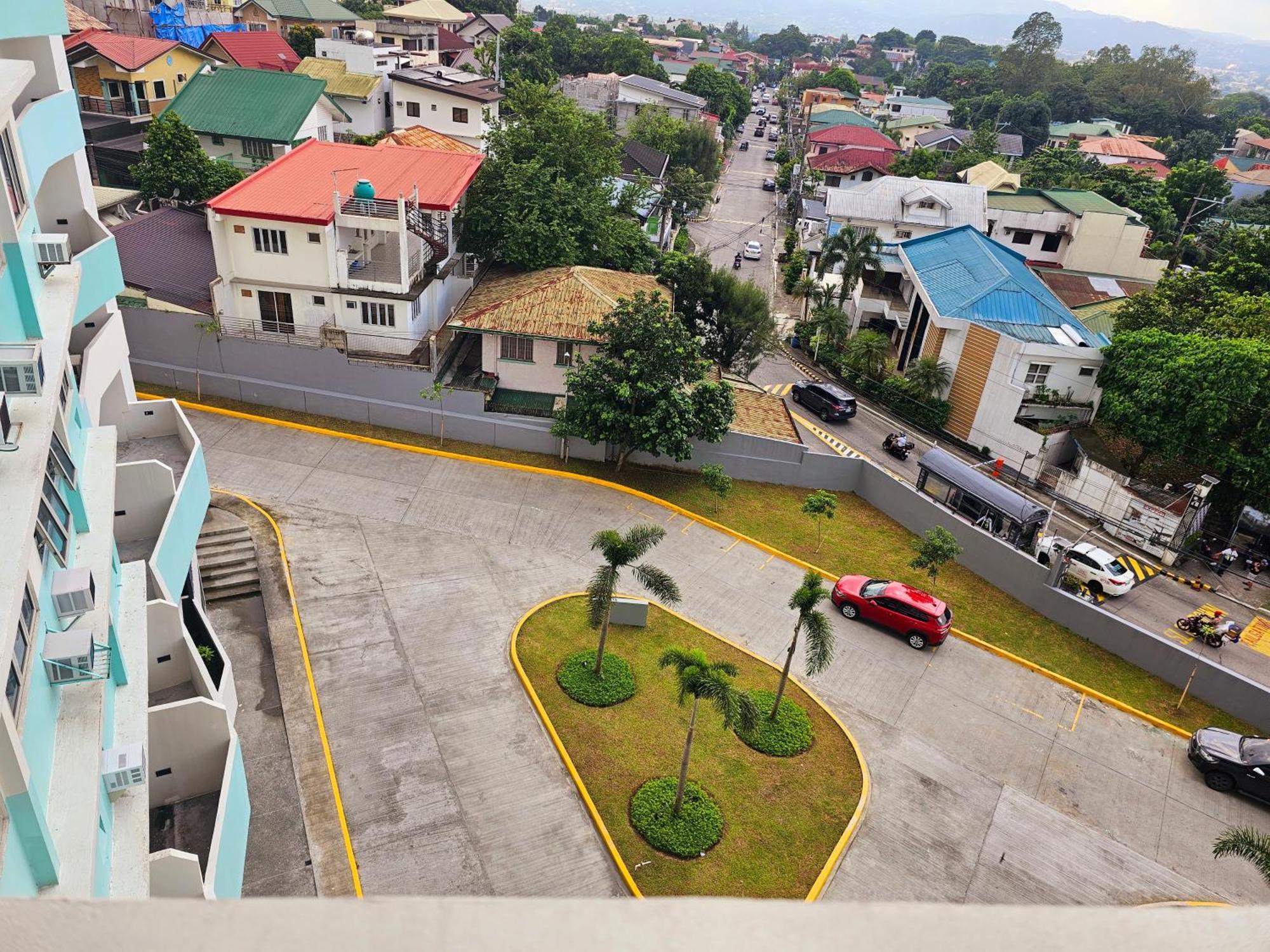 Acellyne'S Suites At The Residences At Commonwealth By Century Quezon City Exterior foto