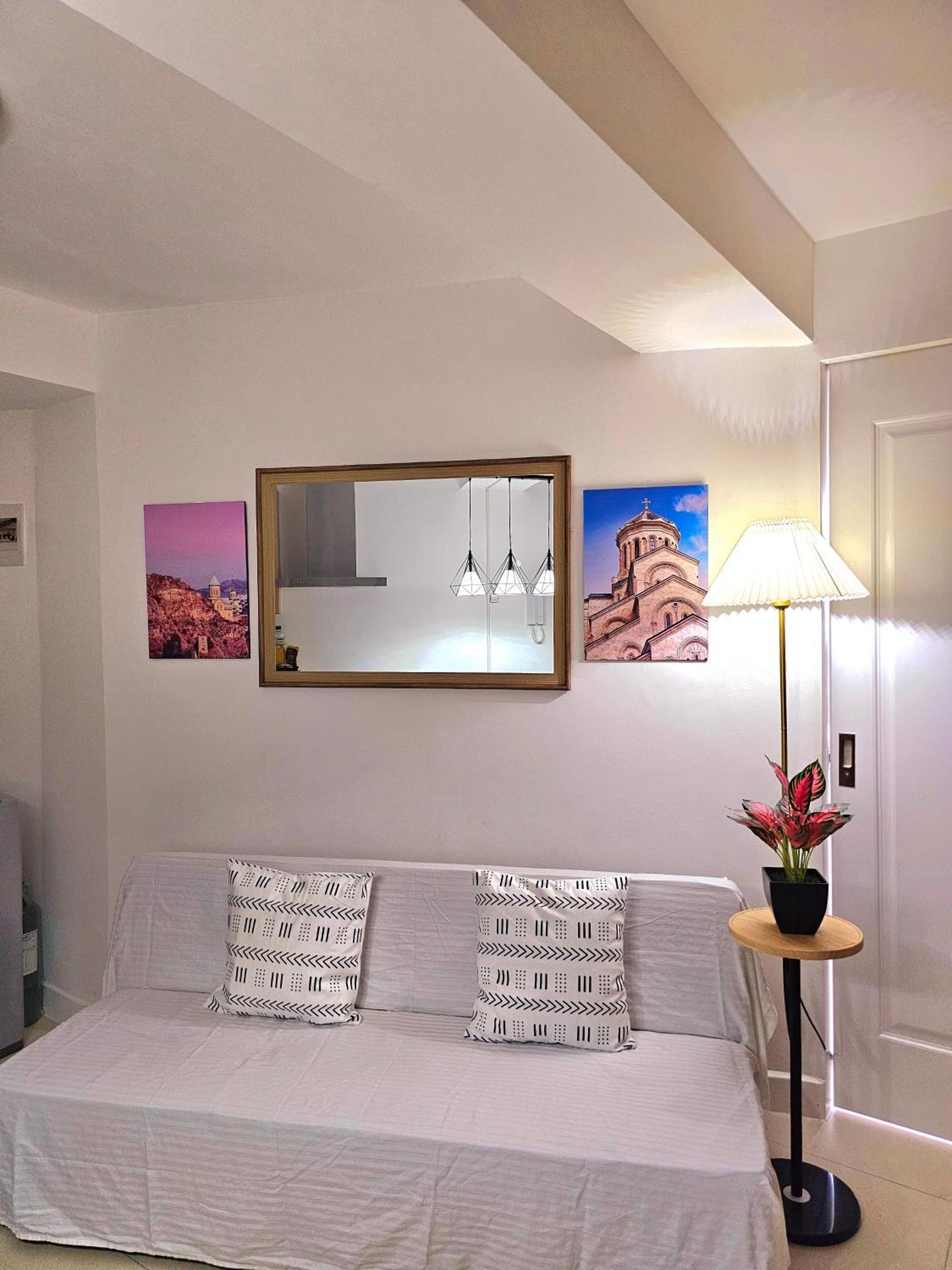 Acellyne'S Suites At The Residences At Commonwealth By Century Quezon City Exterior foto