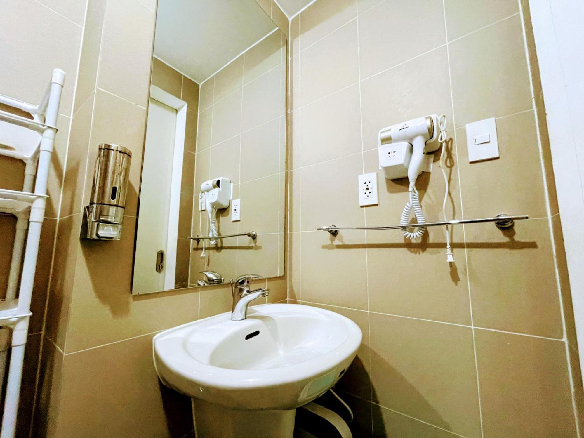 Acellyne'S Suites At The Residences At Commonwealth By Century Quezon City Quarto foto