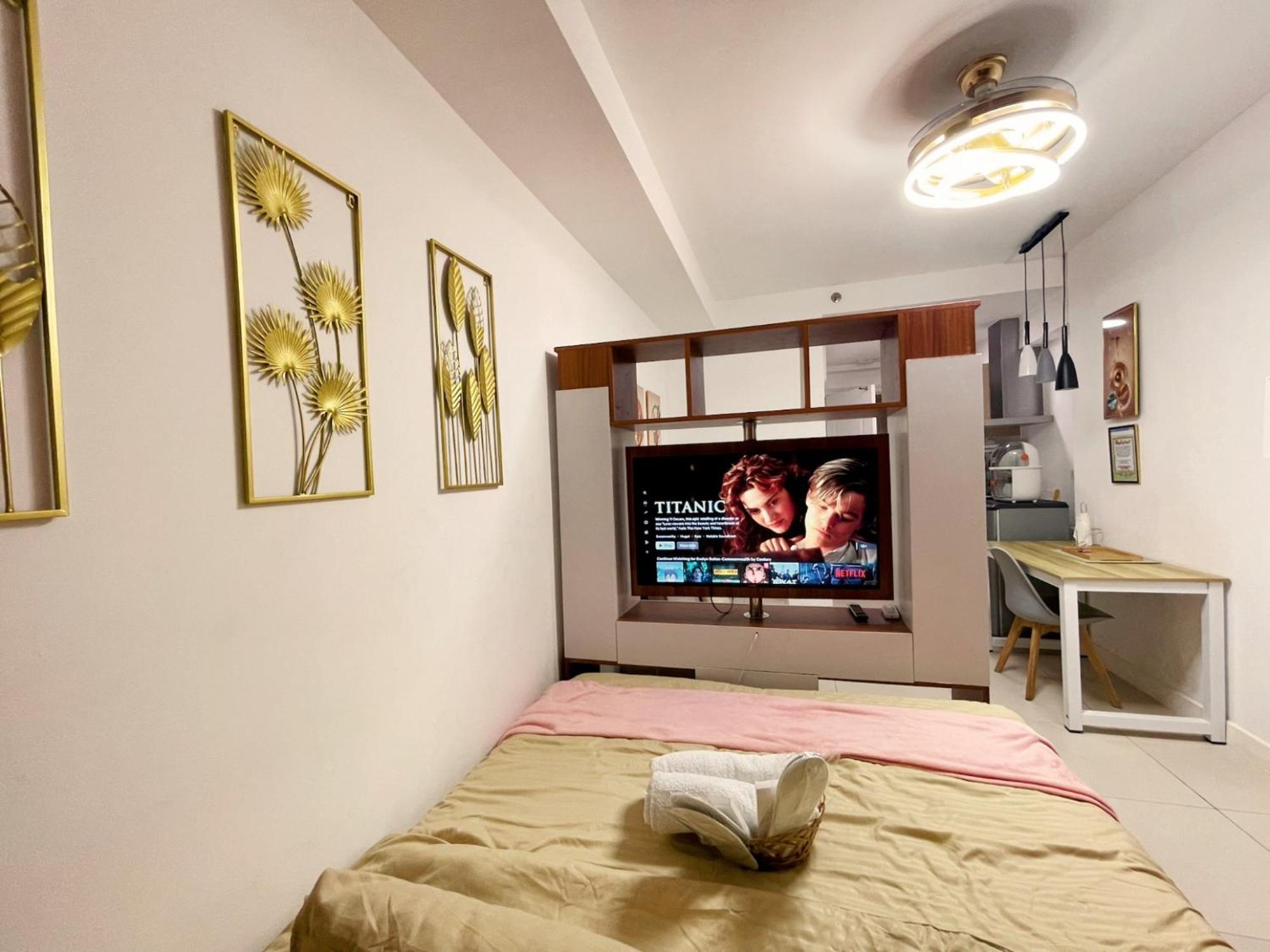 Acellyne'S Suites At The Residences At Commonwealth By Century Quezon City Quarto foto