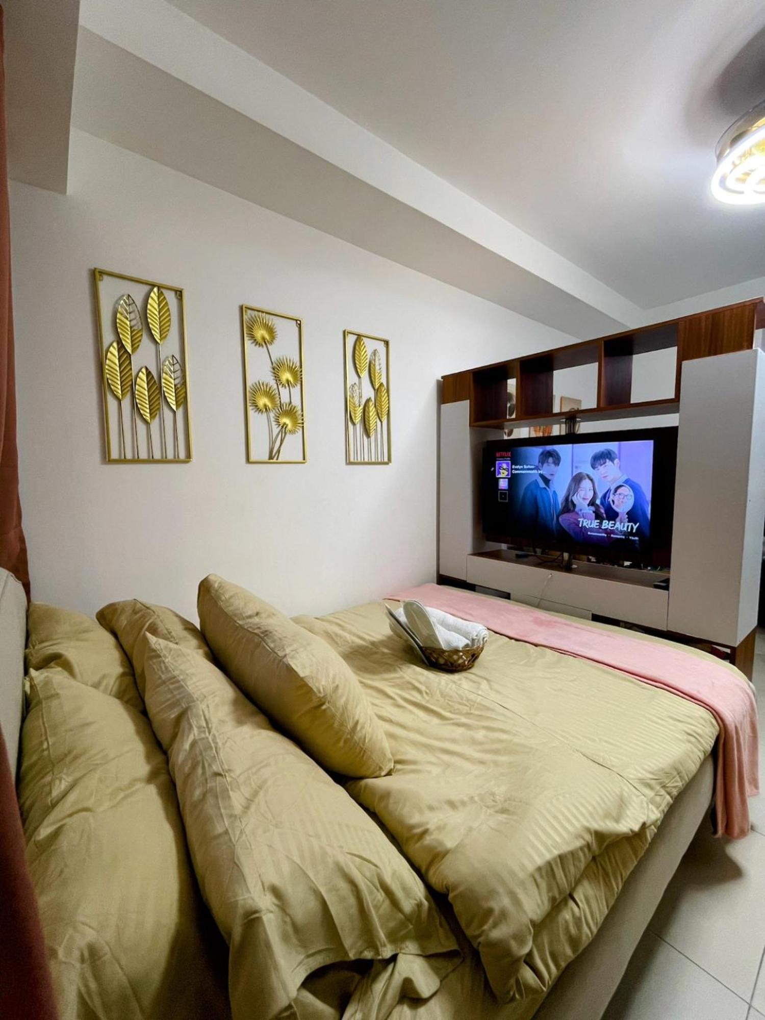 Acellyne'S Suites At The Residences At Commonwealth By Century Quezon City Quarto foto