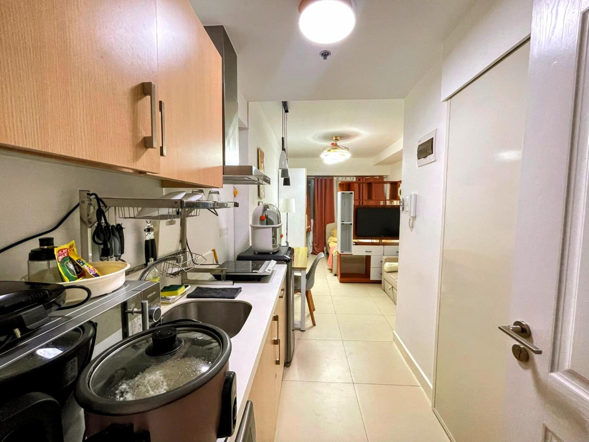Acellyne'S Suites At The Residences At Commonwealth By Century Quezon City Quarto foto