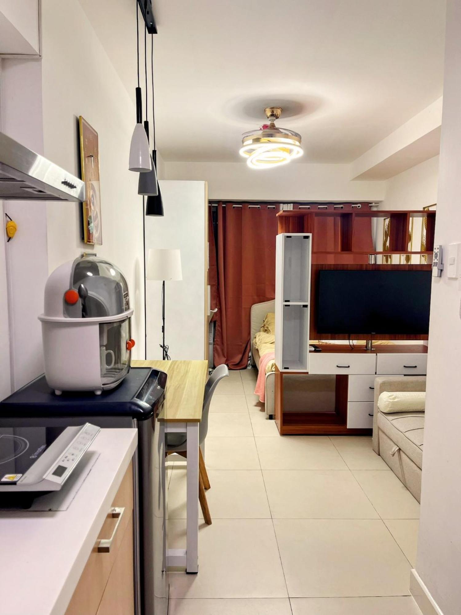 Acellyne'S Suites At The Residences At Commonwealth By Century Quezon City Quarto foto